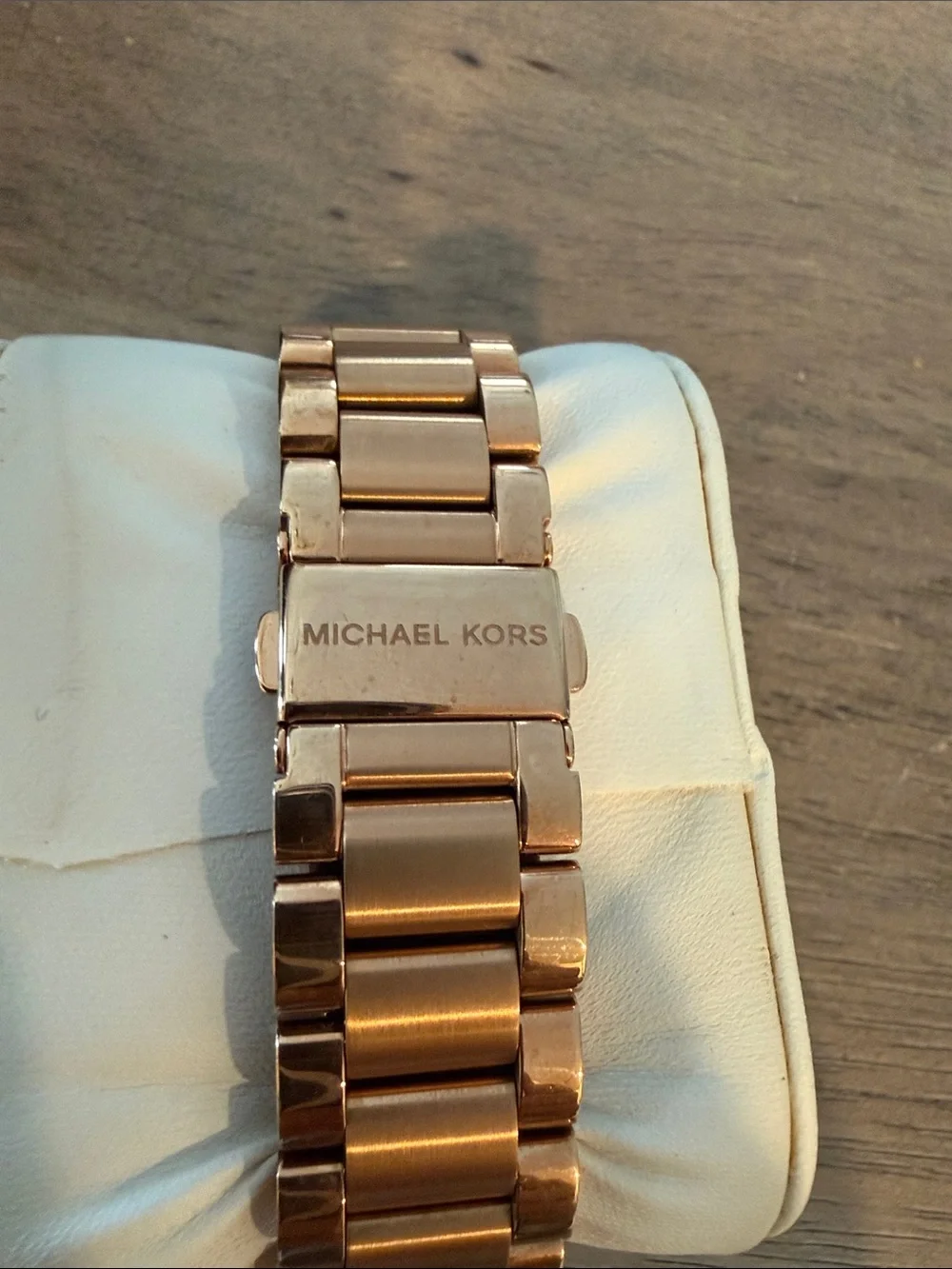 Michael Kors Access    Model: Bradshaw MKT5004 or MKT5021)   “Needs Charger”